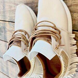 Esseutesse Ivory Leather Fringe moccasin w/gold python trim Sz 37 worn once!!